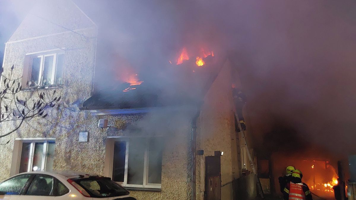 Požár poničil na Olomoucku rodinný dům, rozšířil se od pergoly